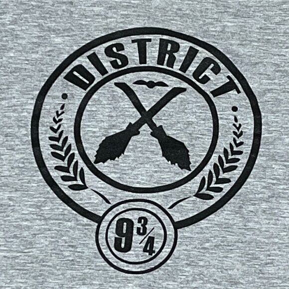 District 9 3/4 T-Shirt Womens Size Medium - Picture 2 of 11